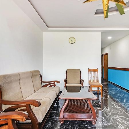 Hôtel Oyo 28303 Yesh Comforts à Madikeri Extérieur photo