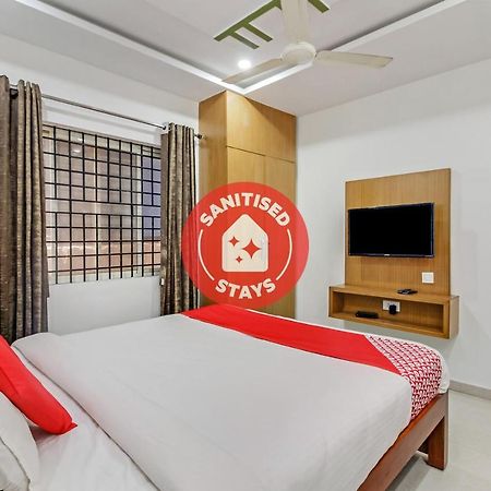 Hôtel Oyo 28303 Yesh Comforts à Madikeri Extérieur photo