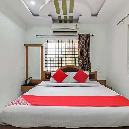 Hôtel Oyo 28303 Yesh Comforts à Madikeri Extérieur photo