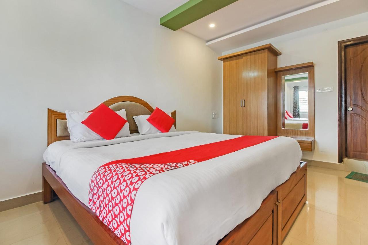 Hôtel Oyo 28303 Yesh Comforts à Madikeri Extérieur photo