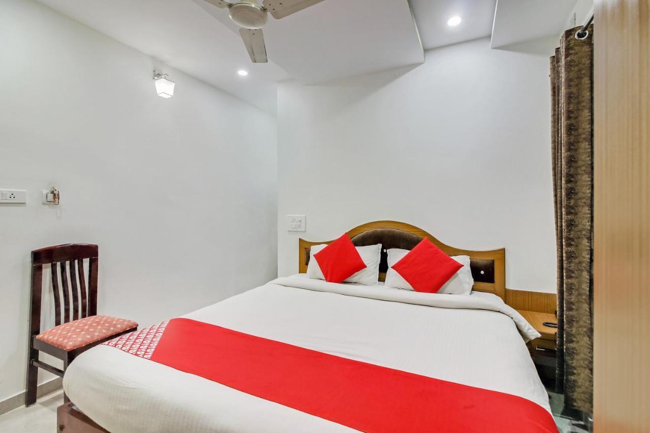 Hôtel Oyo 28303 Yesh Comforts à Madikeri Extérieur photo
