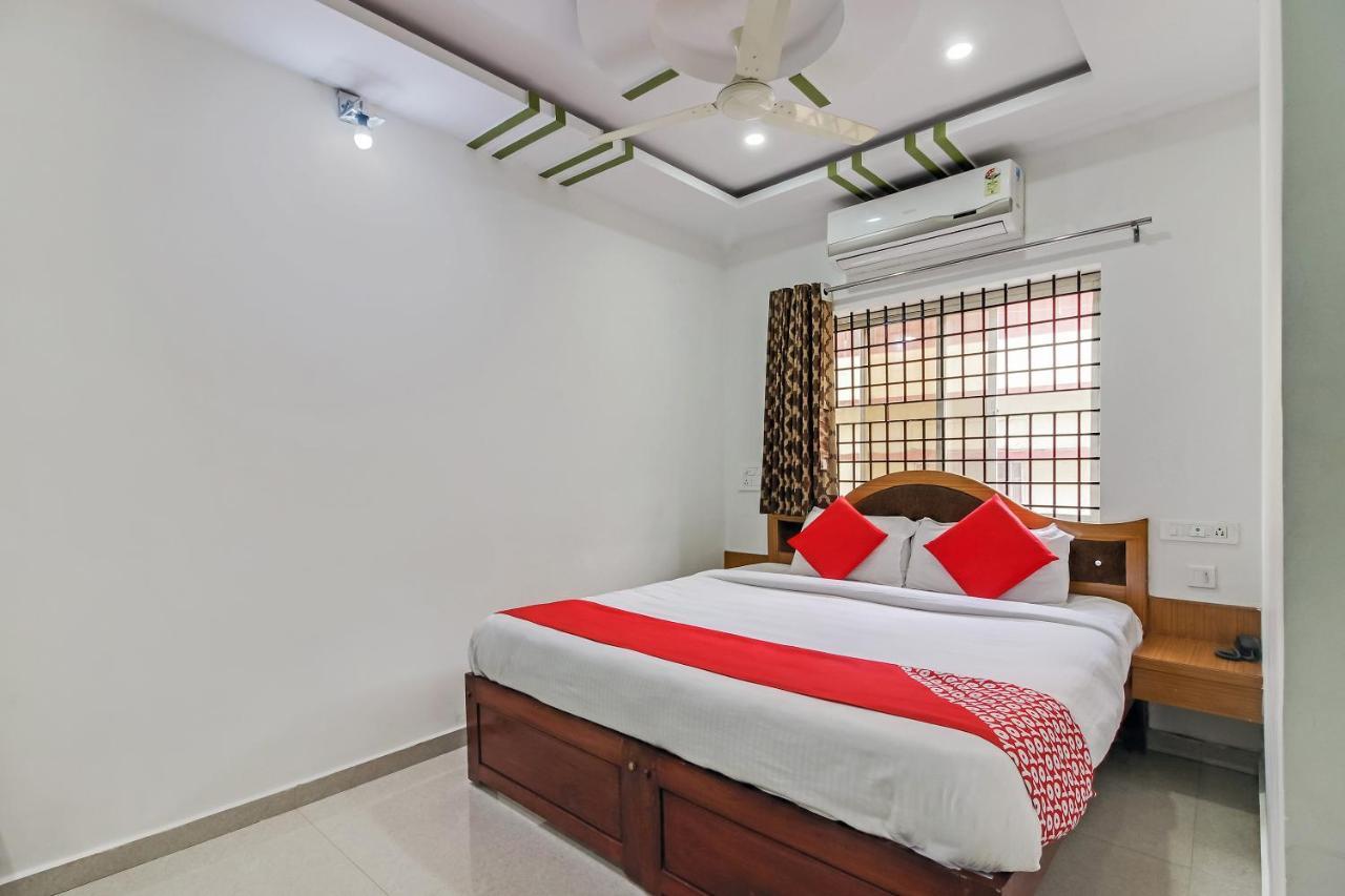 Hôtel Oyo 28303 Yesh Comforts à Madikeri Extérieur photo