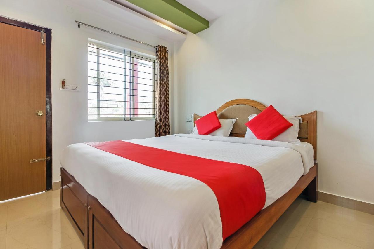 Hôtel Oyo 28303 Yesh Comforts à Madikeri Extérieur photo