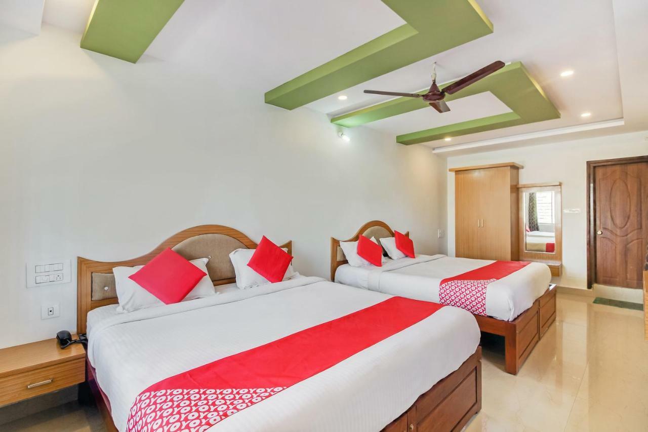 Hôtel Oyo 28303 Yesh Comforts à Madikeri Extérieur photo