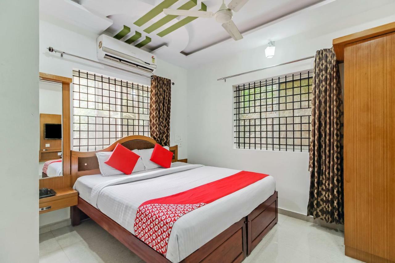 Hôtel Oyo 28303 Yesh Comforts à Madikeri Extérieur photo