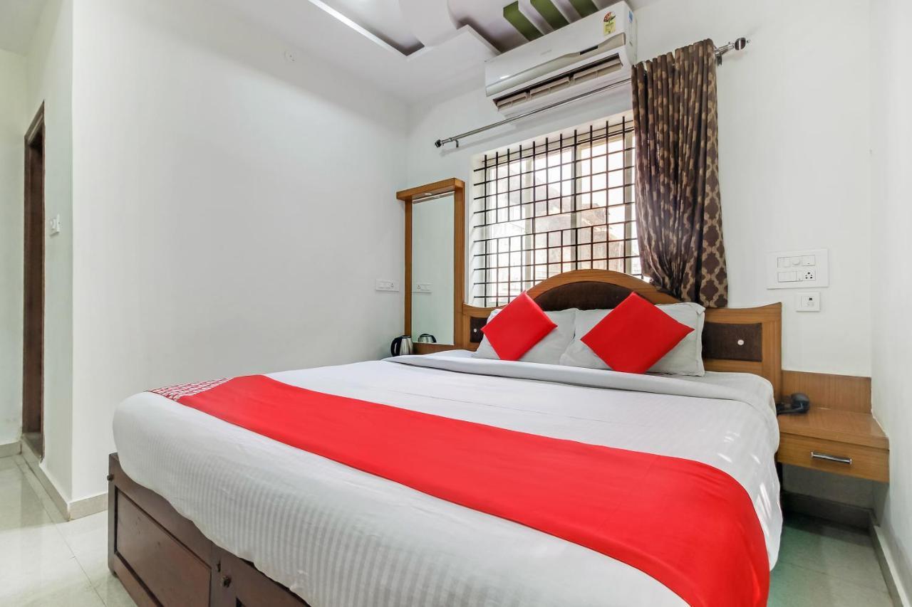 Hôtel Oyo 28303 Yesh Comforts à Madikeri Extérieur photo